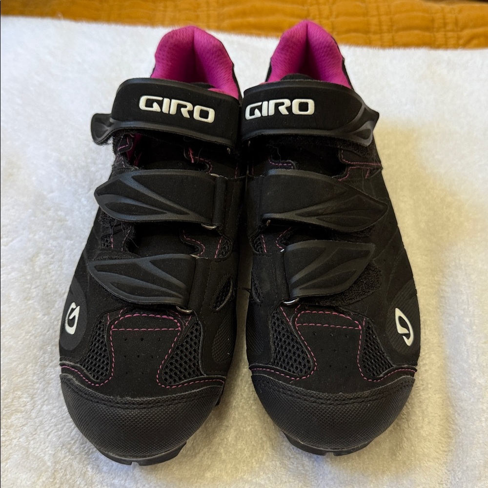 Giro Black and Pink Cycling Shoes with Velcro Straps sz 9